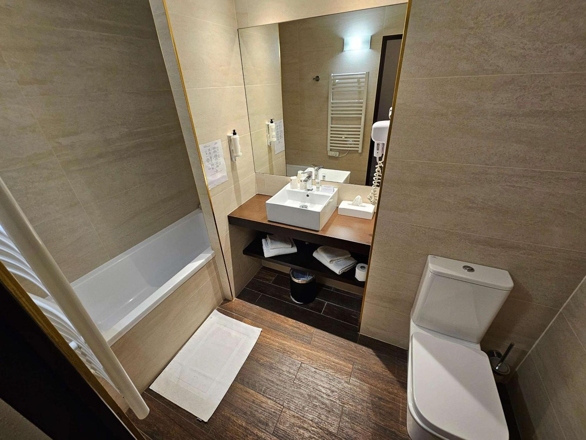 Best Western Terre De Provence Ле-Канне-де-Мор Экстерьер фото