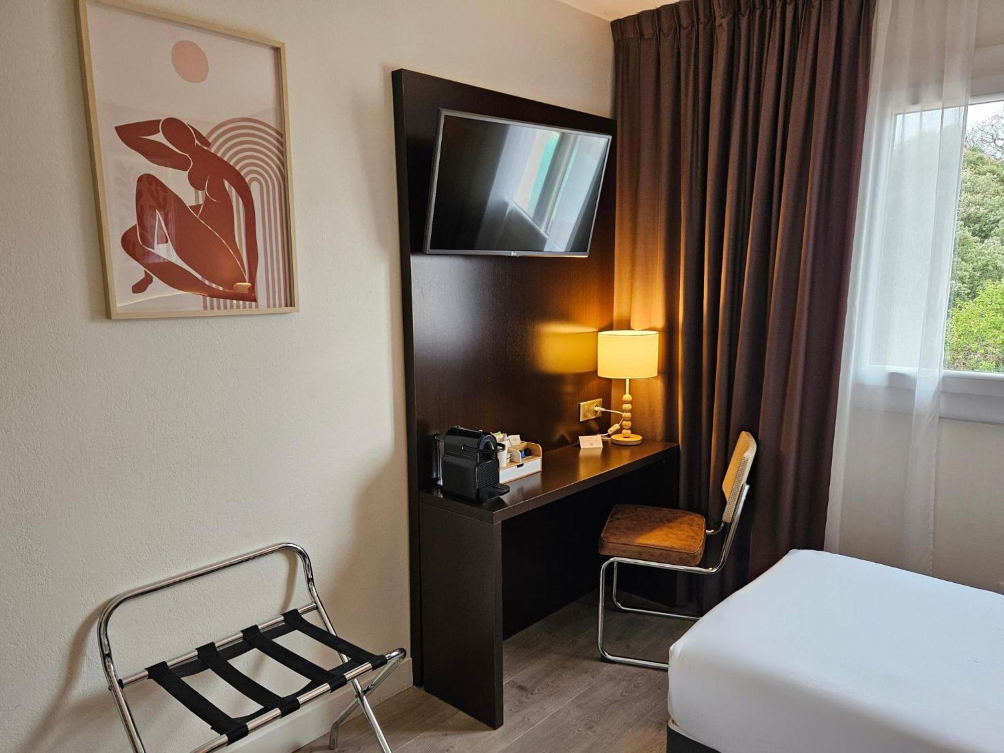 Best Western Terre De Provence Ле-Канне-де-Мор Экстерьер фото